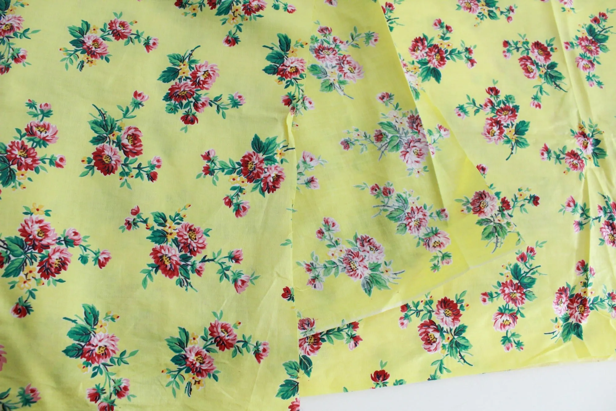 1950s Yellow Pink Floral Print Polished Cotton Fabric, 8.19 Yards