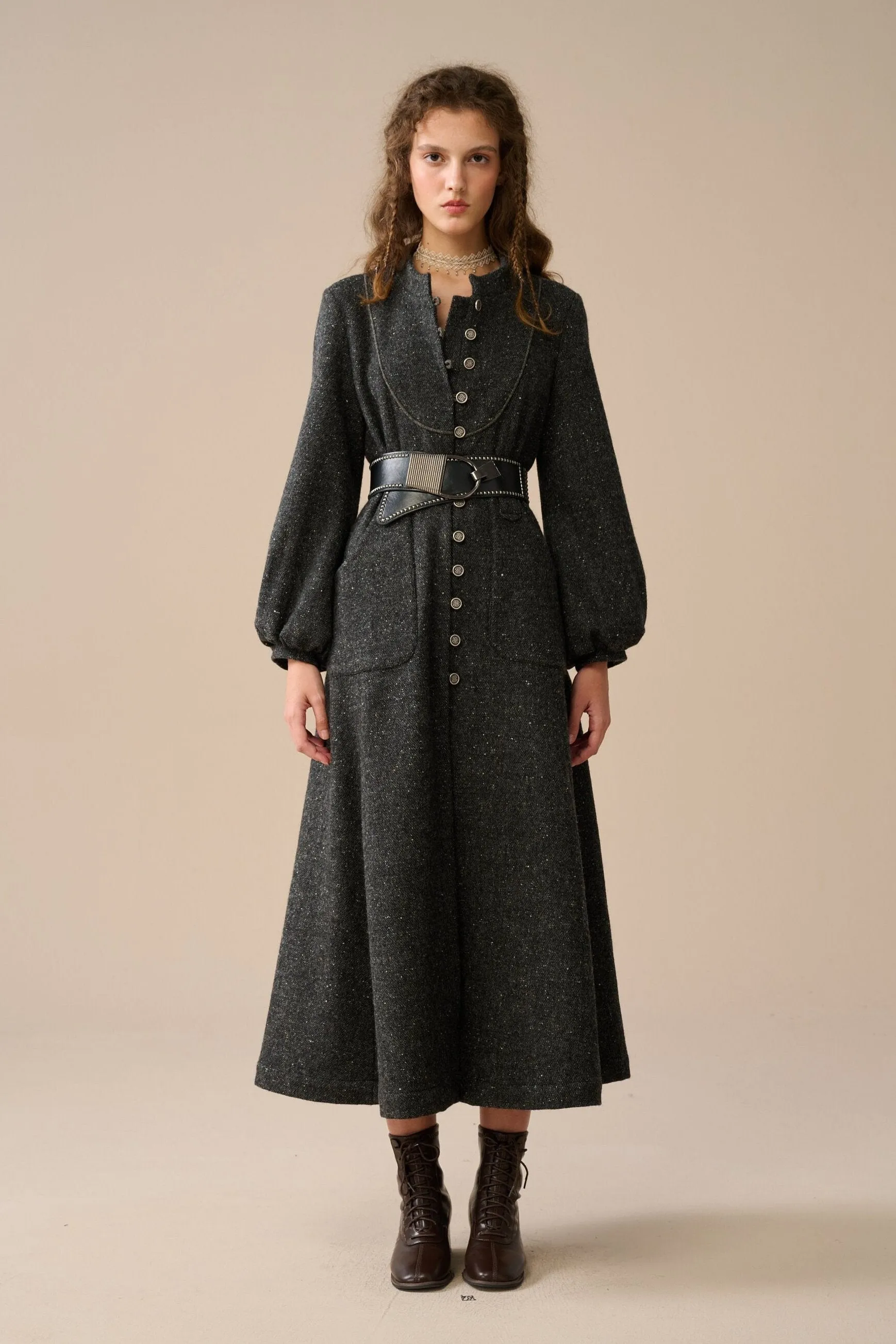 Margaret 25|100% wool buttoned down coat